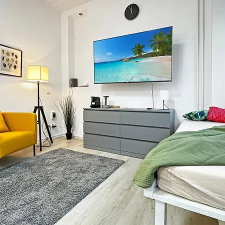 2 Zimmer Apartment Fuer 6 P, 15 Min Zum Flughafen Esslingen am Neckar Exterior photo