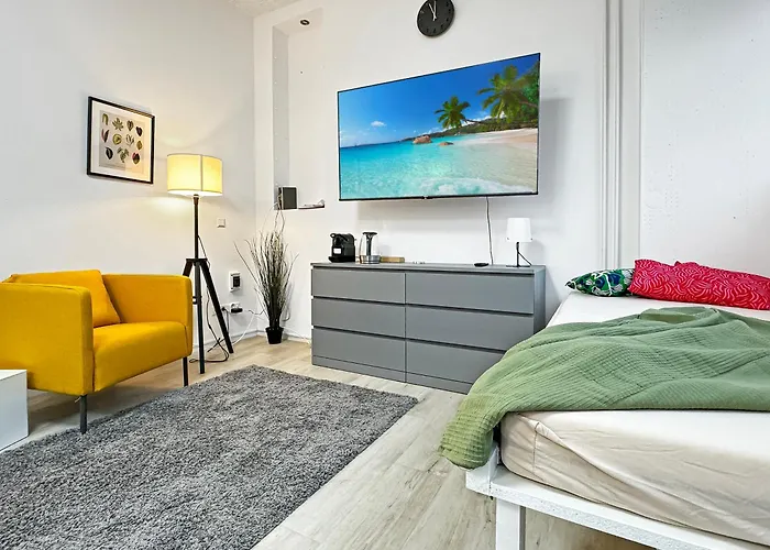 2 Zimmer Apartment Fuer 6 P, 15 Min Zum Flughafen