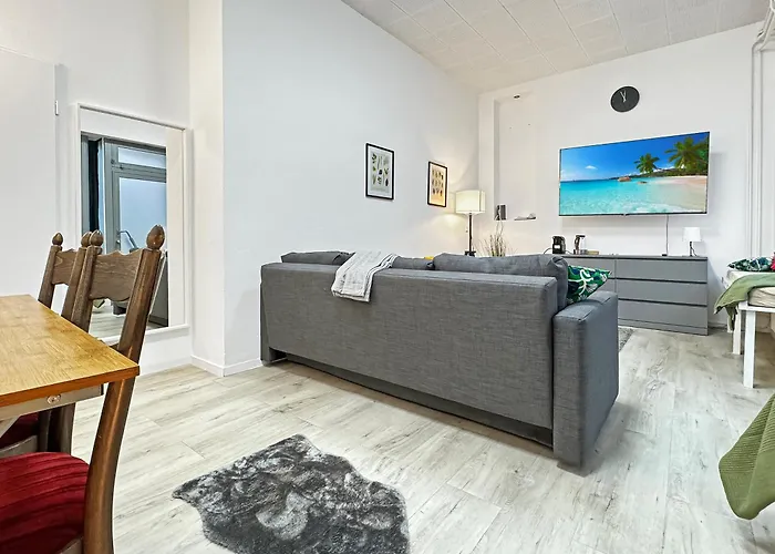 2 Zimmer Apartment Fuer 6 P, 15 Min Zum Flughafen